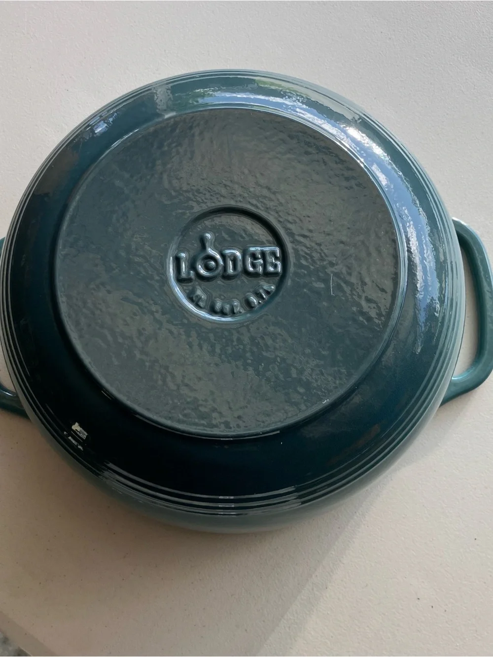 6Qt Lodge Enameled Dutch Oven in Teal - Picture 3 of 4
